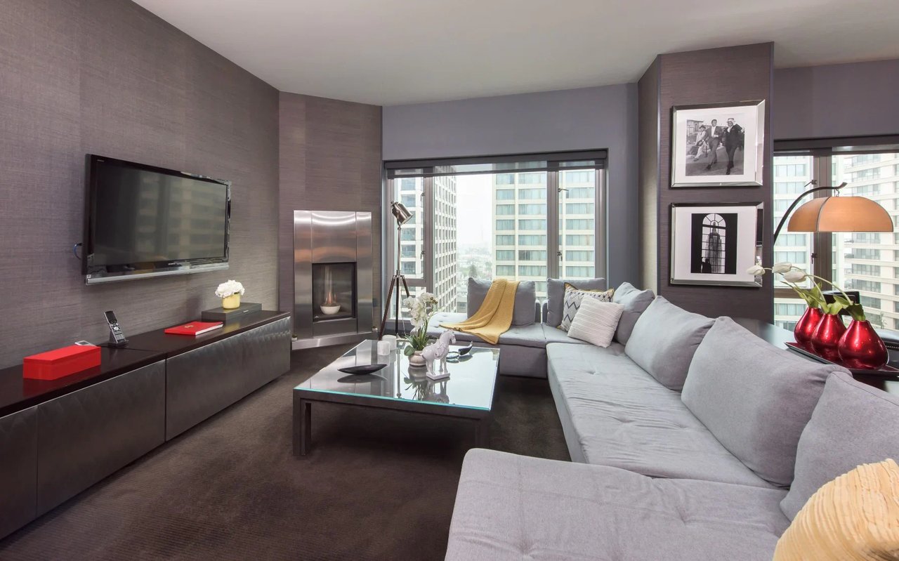 10727 Wilshire, 901