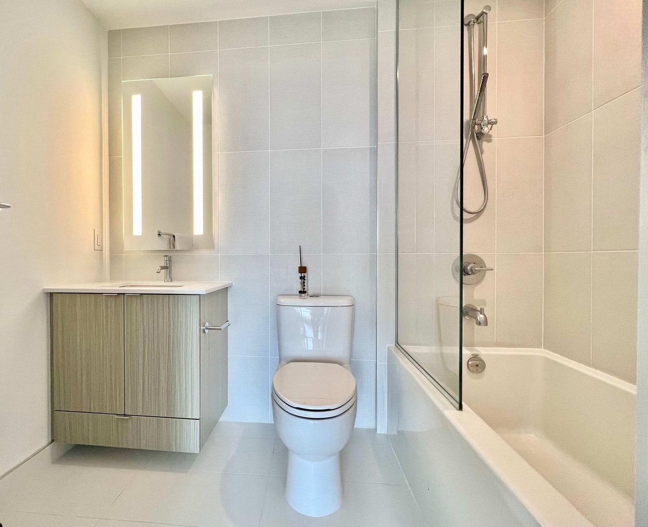 585 Bloor St E #4215