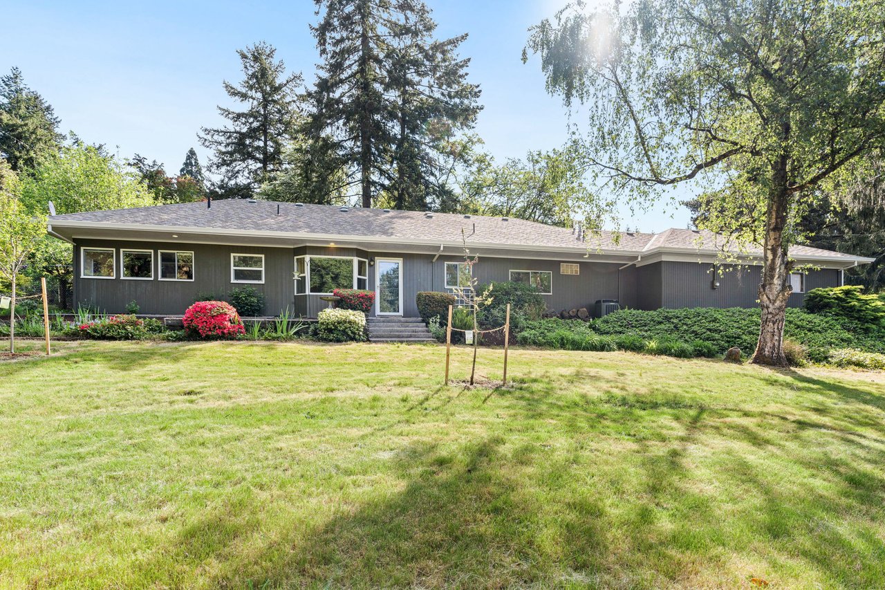 Just Listed in West Slope!