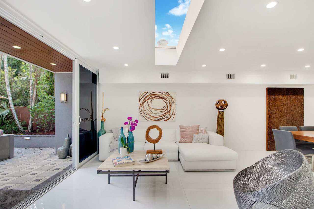 South Grove Modern Masterpiece