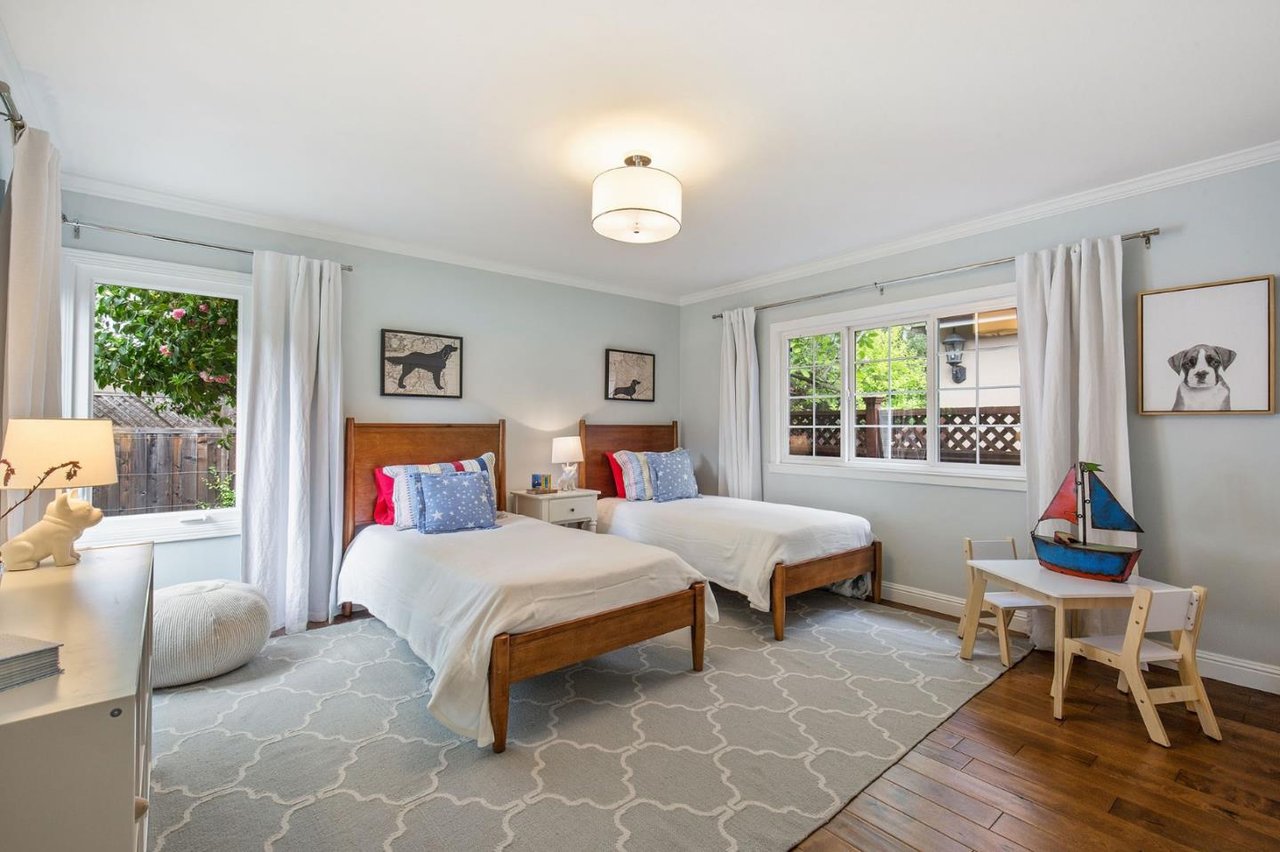 1329 Cordilleras Ave