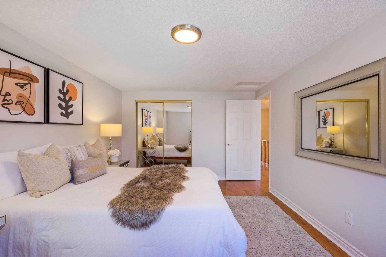 DETACHED CORNER LOT
