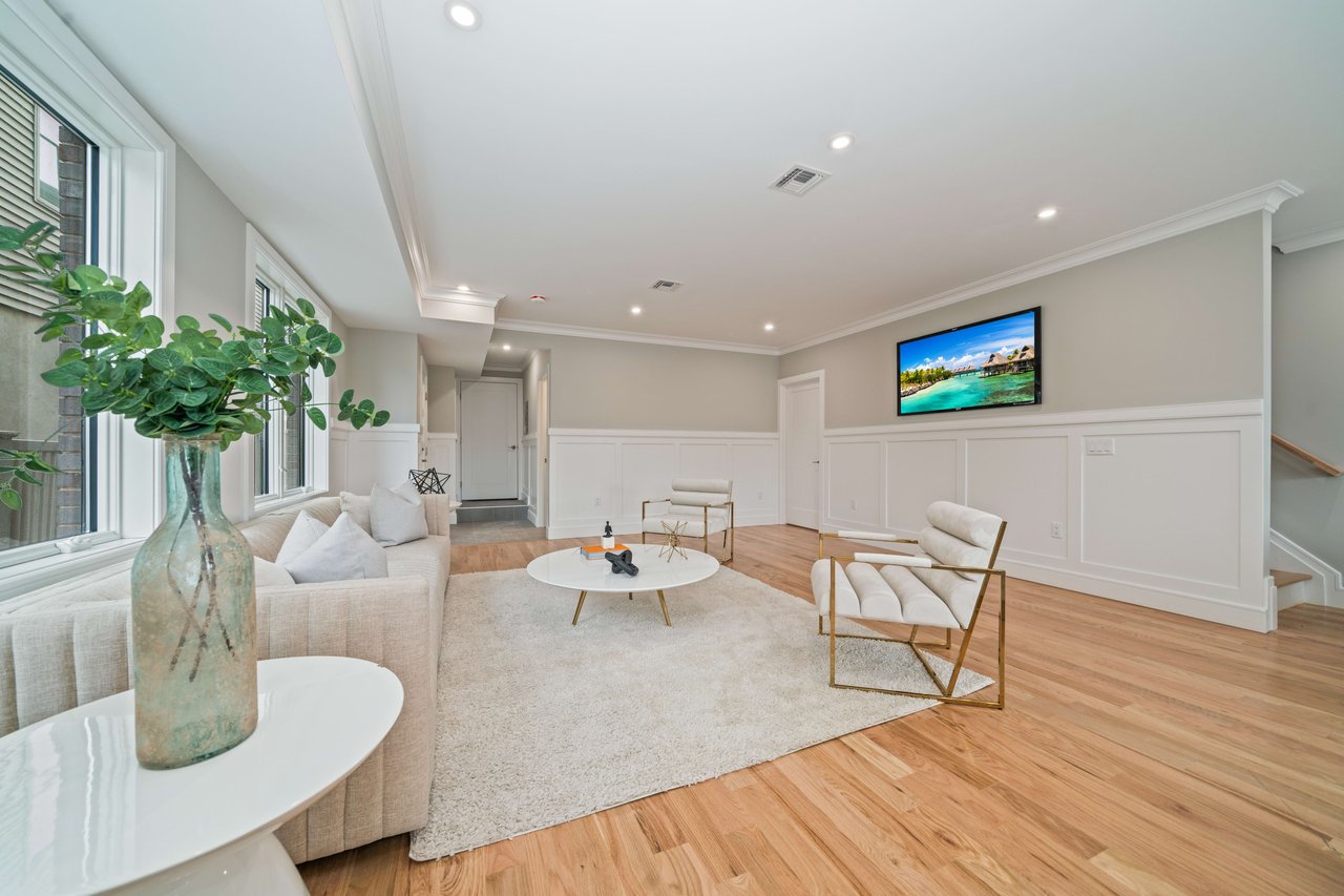 313 8th Street 1