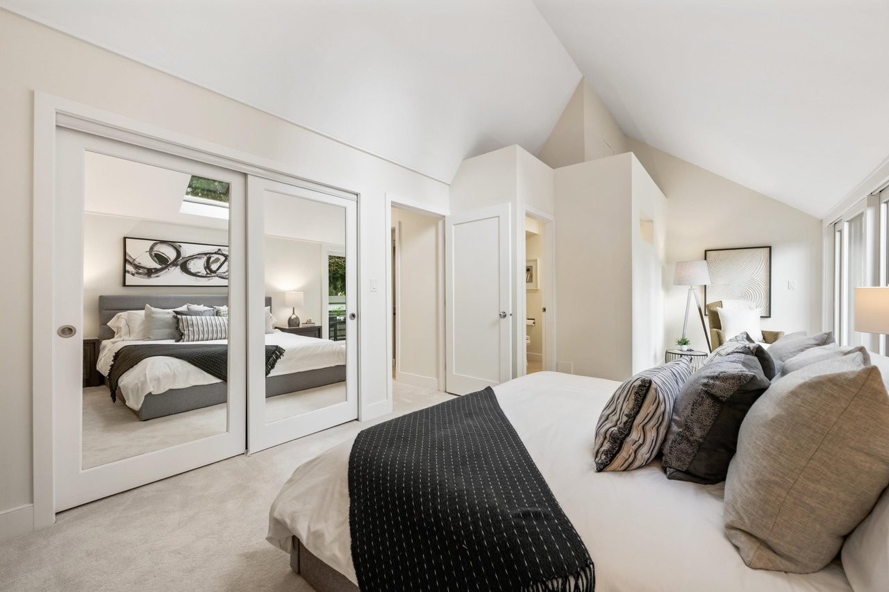 25-4957 Marine Dr