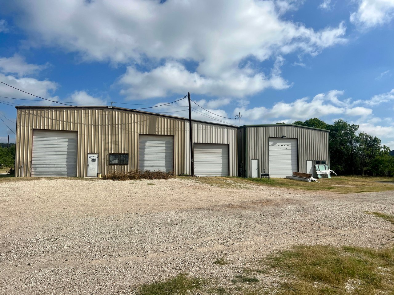 Commercial Warehouse on over 4 acres in Kerrville