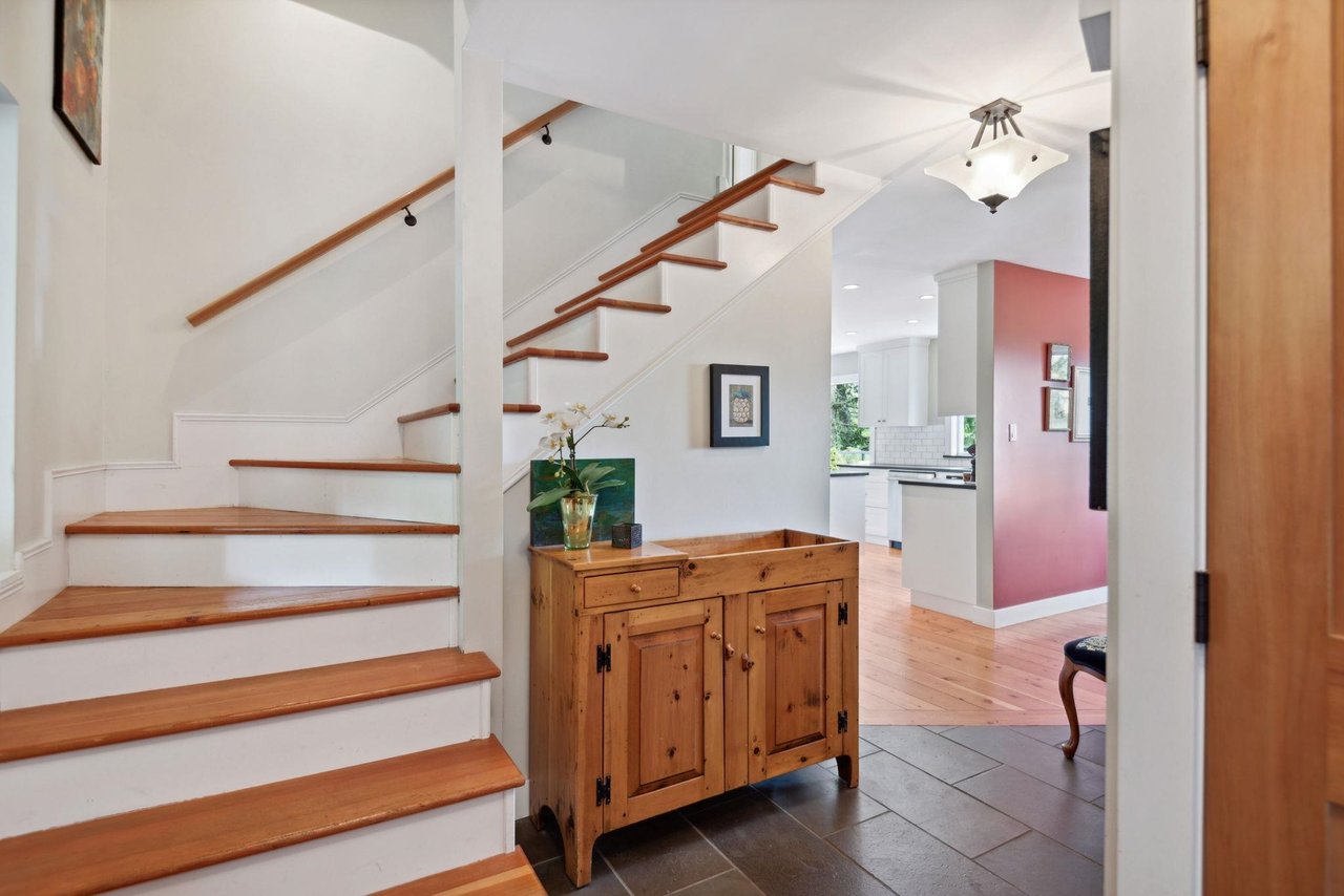 1253 Bracknell Cres