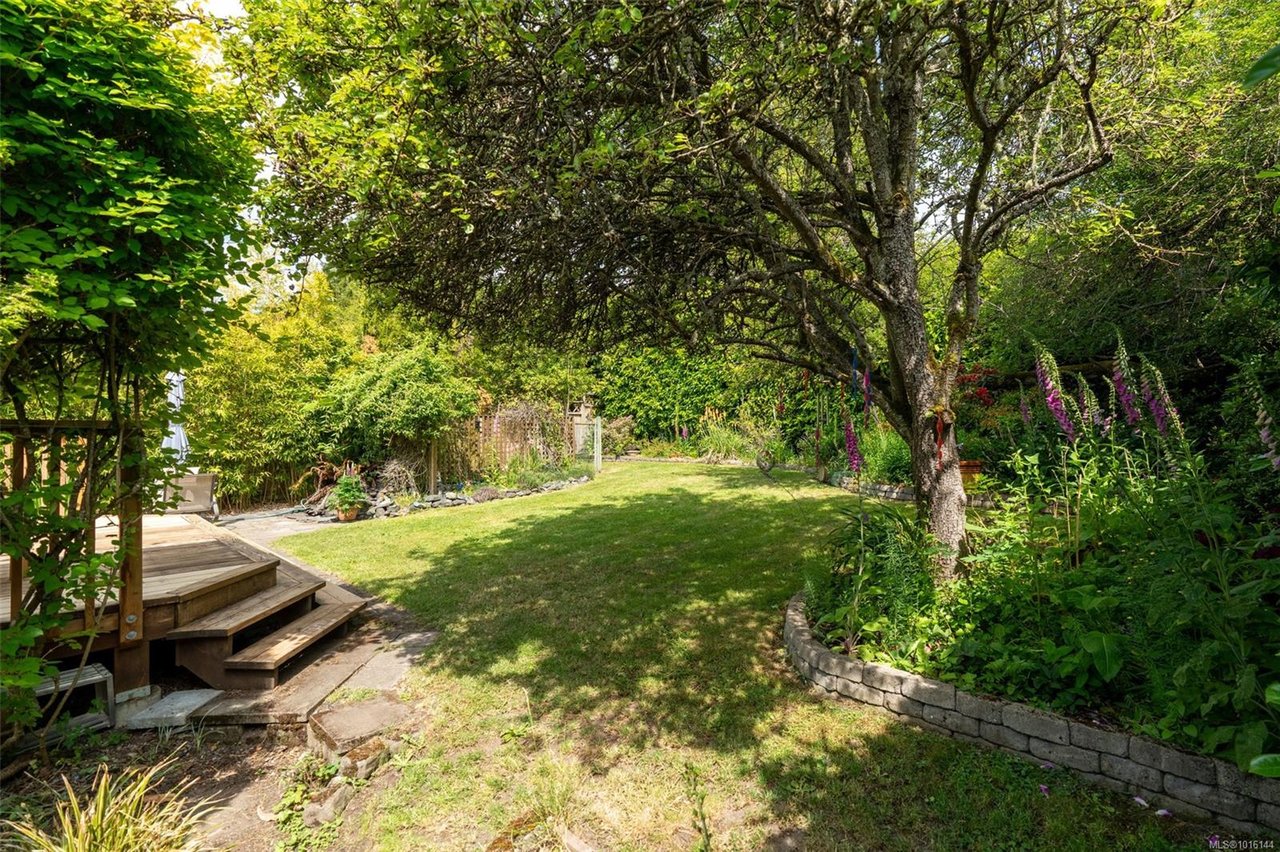 1924 Forrester St, Saanich
