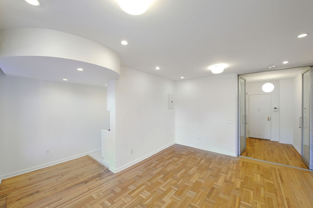 300 W 12th St, #3I