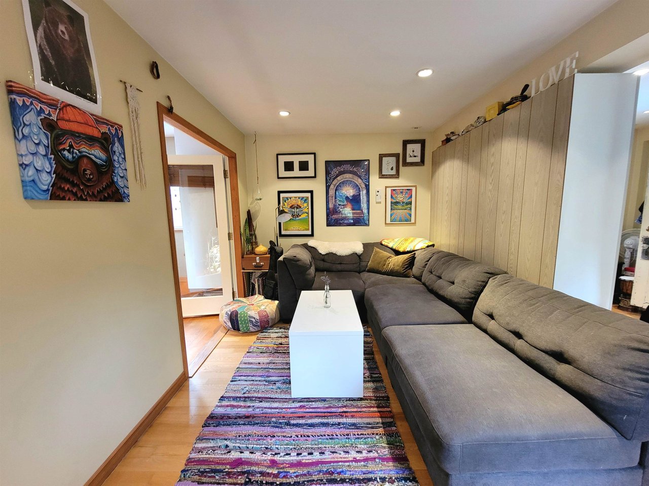 2552 Jura Cres