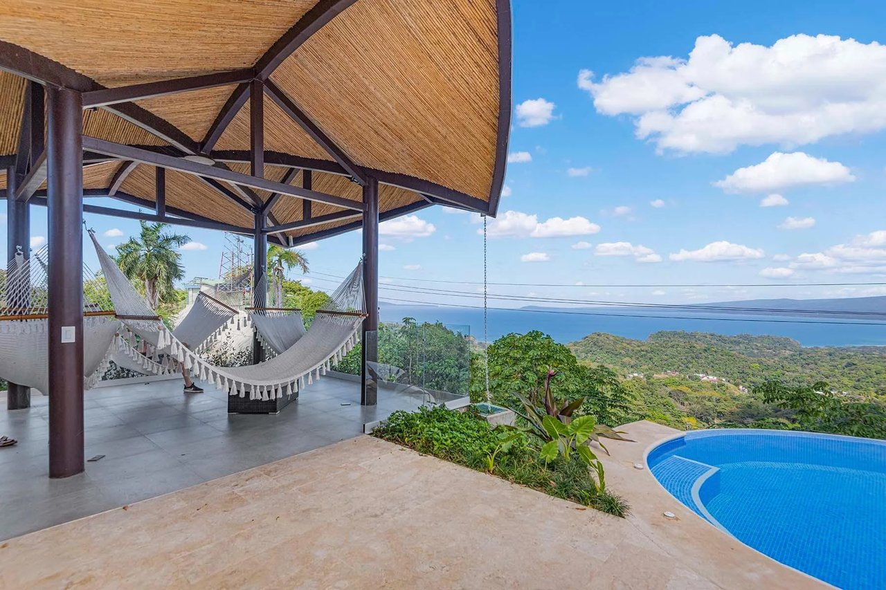 Luxury Oceanview Corner Penthouse, Jaco, Puntarenas