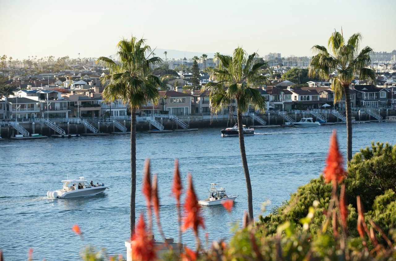 Our Top 10 Dock and Dine Restaurants in Newport Beach: Experience the Luxurious Lifestyle of Newport Beach