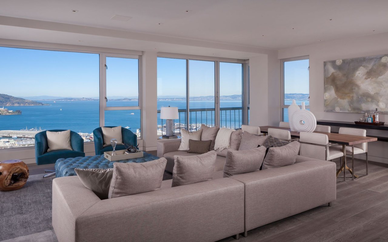 Panoramic Views at 1070 Green