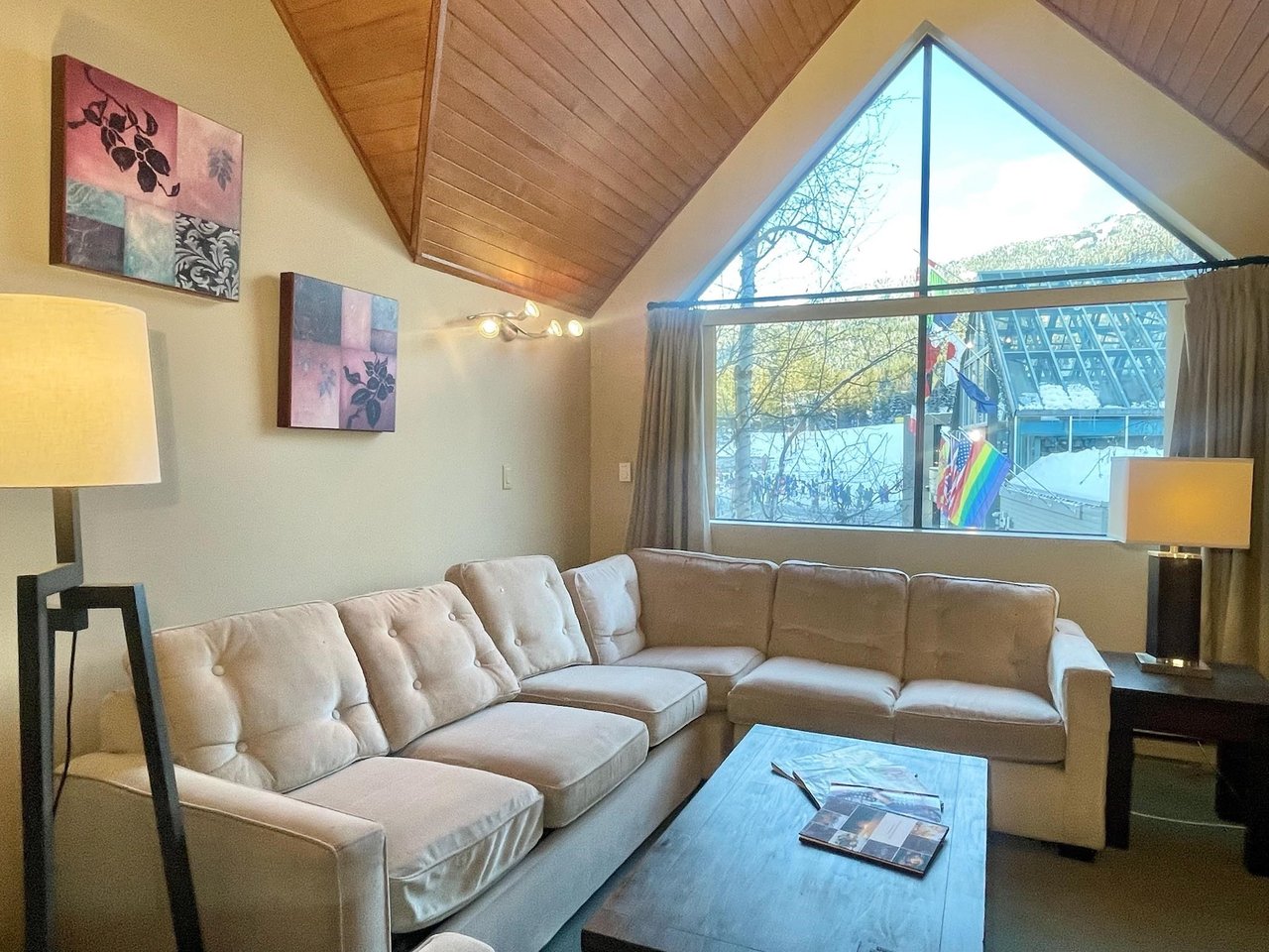 906-4293 Mountain Square