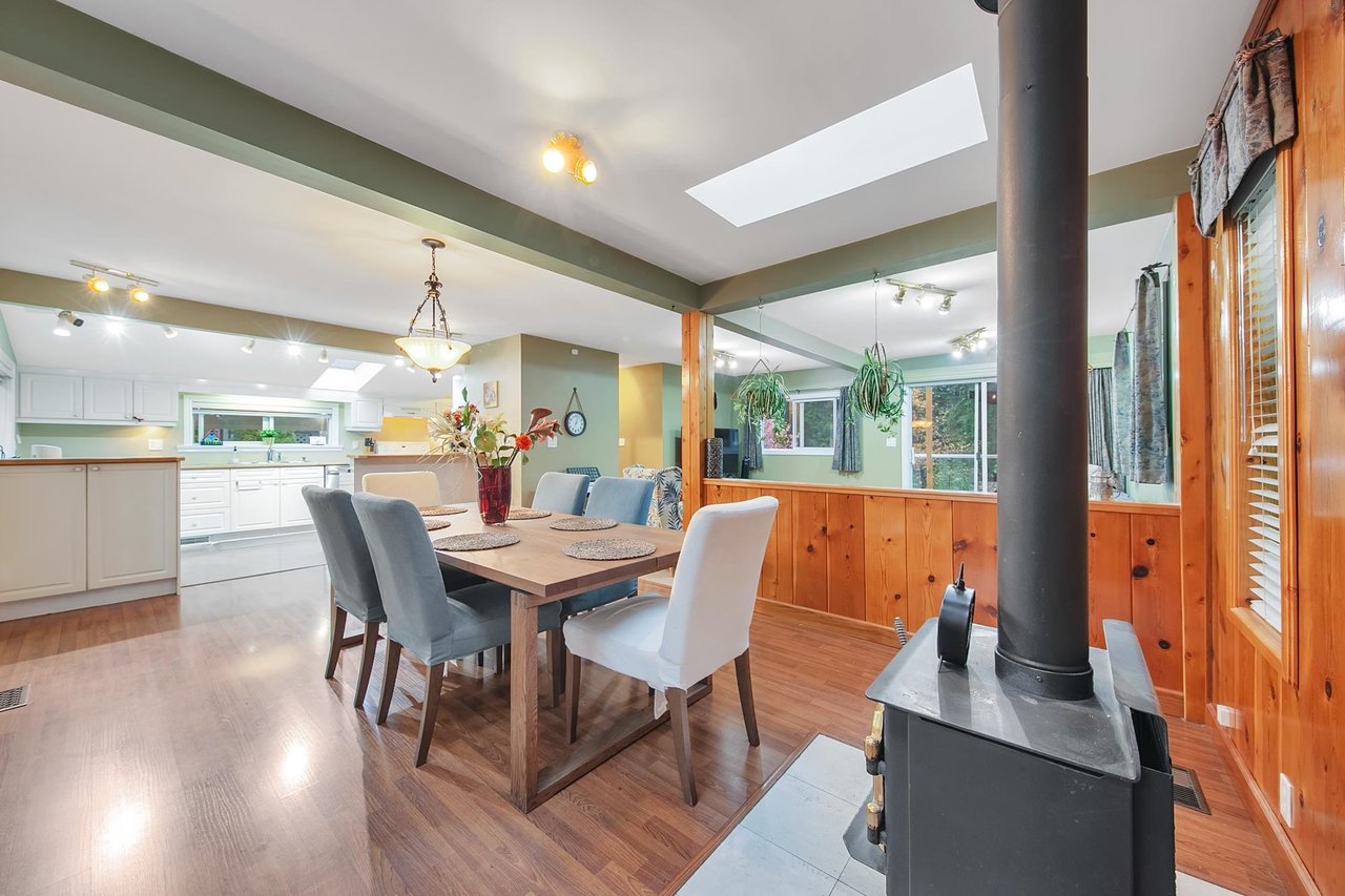 1650 Deep Cove Rd