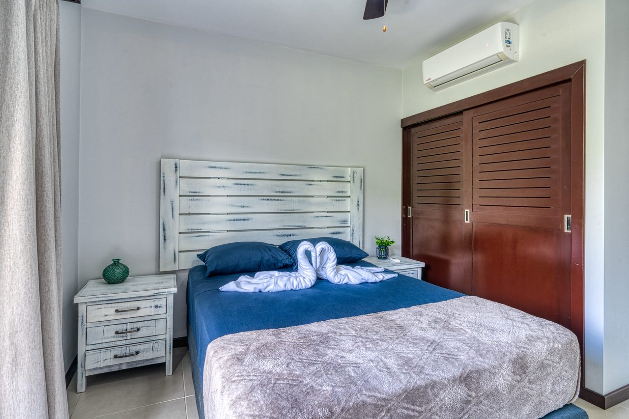 3 BEDROOM MODERN HOME WITH POOL WALKING DISTANCE TO EVERYTHING IN UVITA