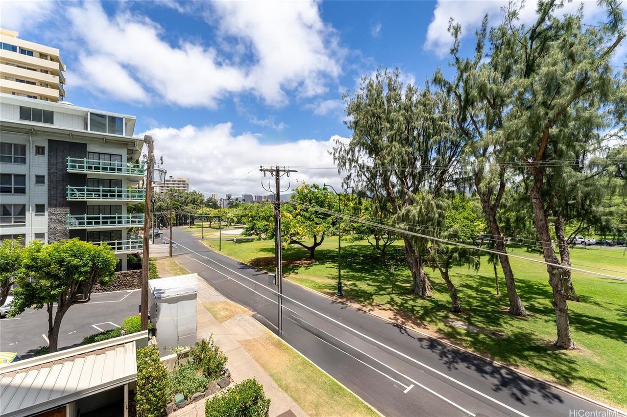 2969 Kalakaua Avenue, Unit 106