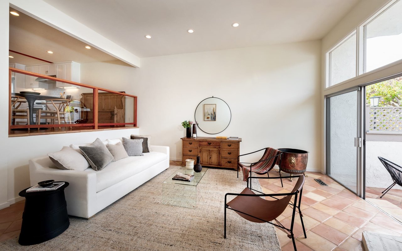 17098 Palisades Cir