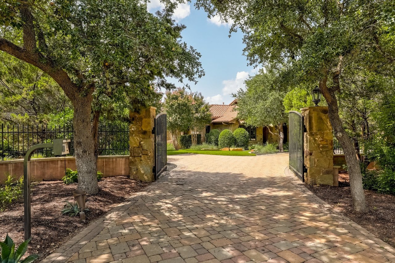 7728 Escala Dr