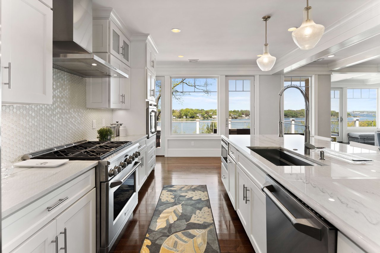 84 Robert Road, Marblehead