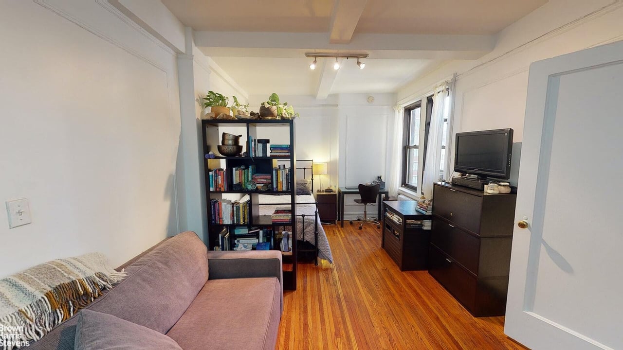457 W 57TH St, #1001