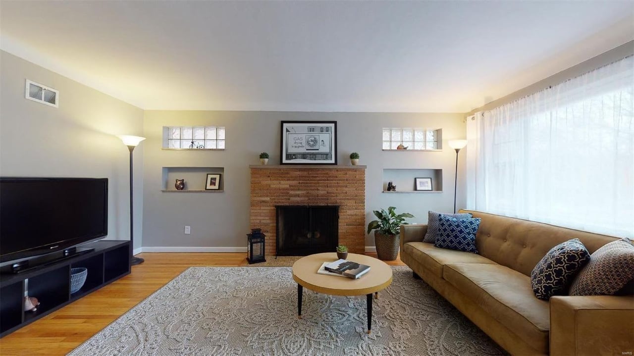 3618 Bellerive Blvd