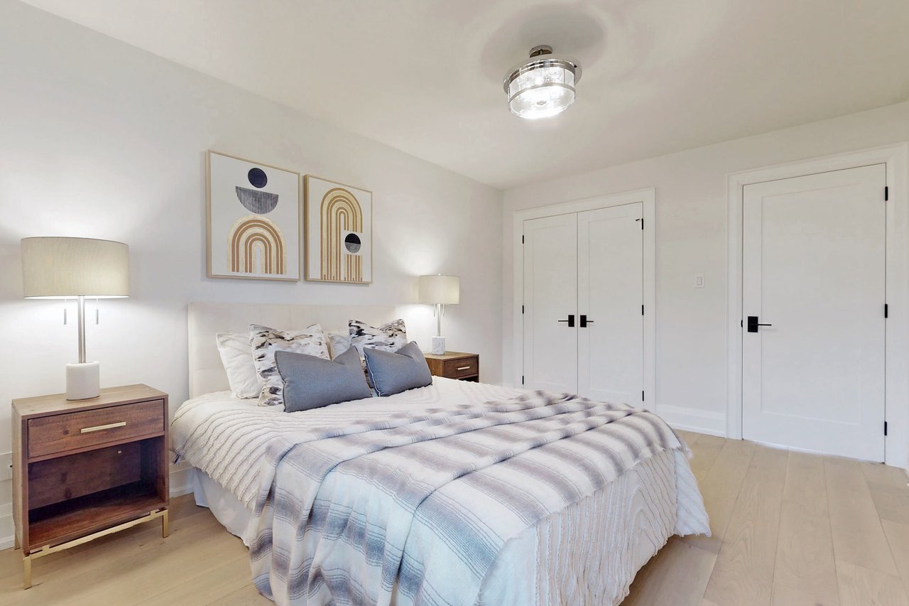 8 Trafalgar Square