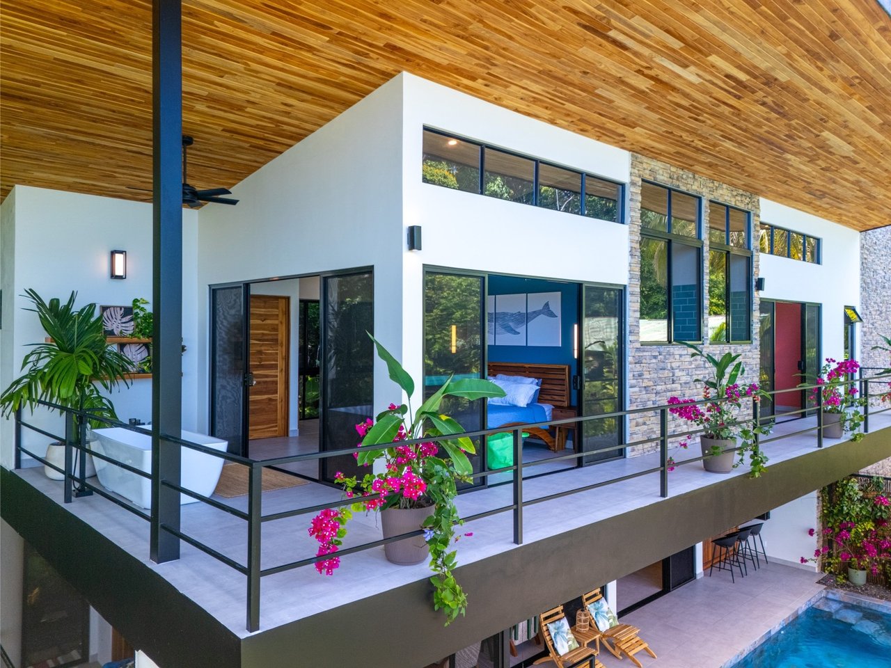 Modern Tropical Infinity Pool Home, Dominical, Puntarenas