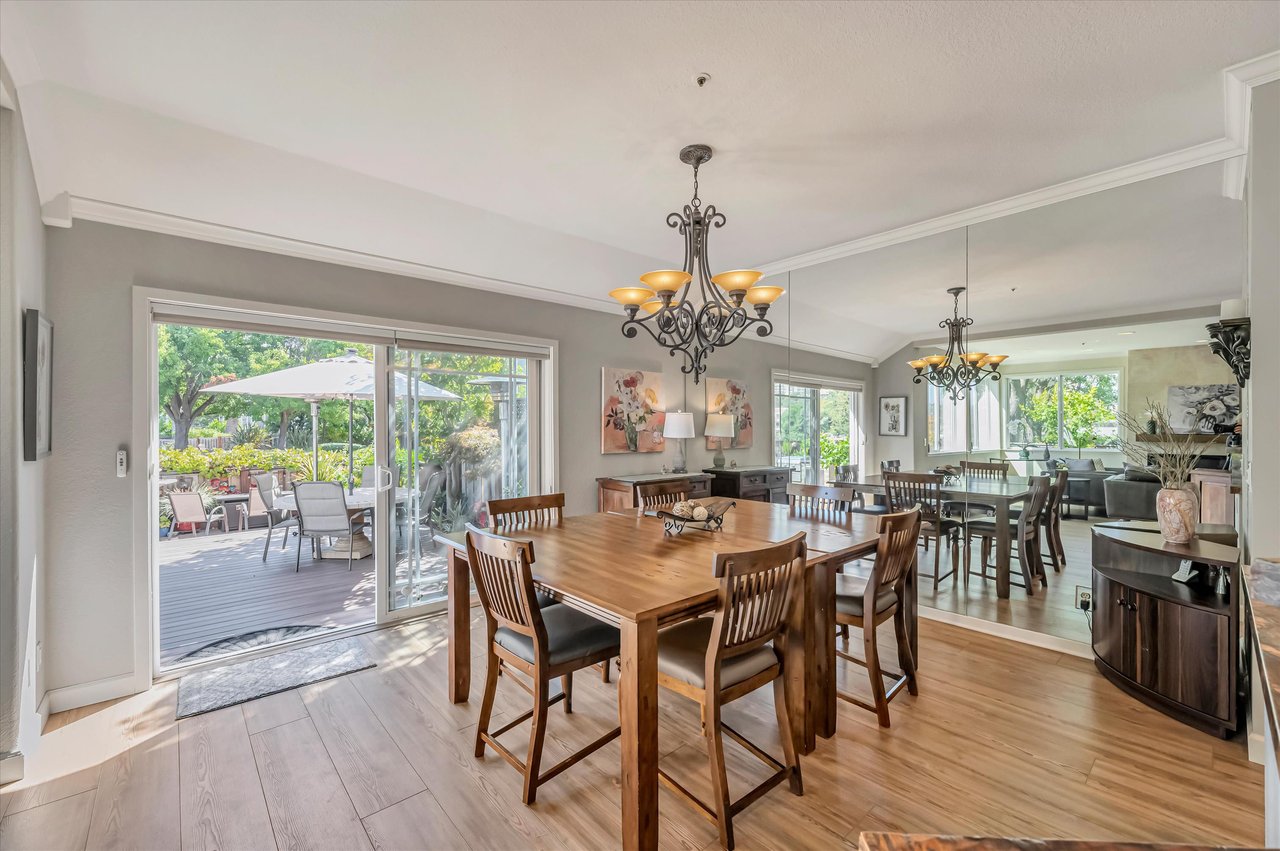 17 Crystal Creek Ct