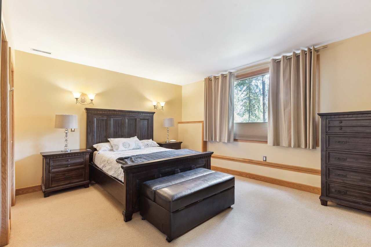 106 Lougheed Circle