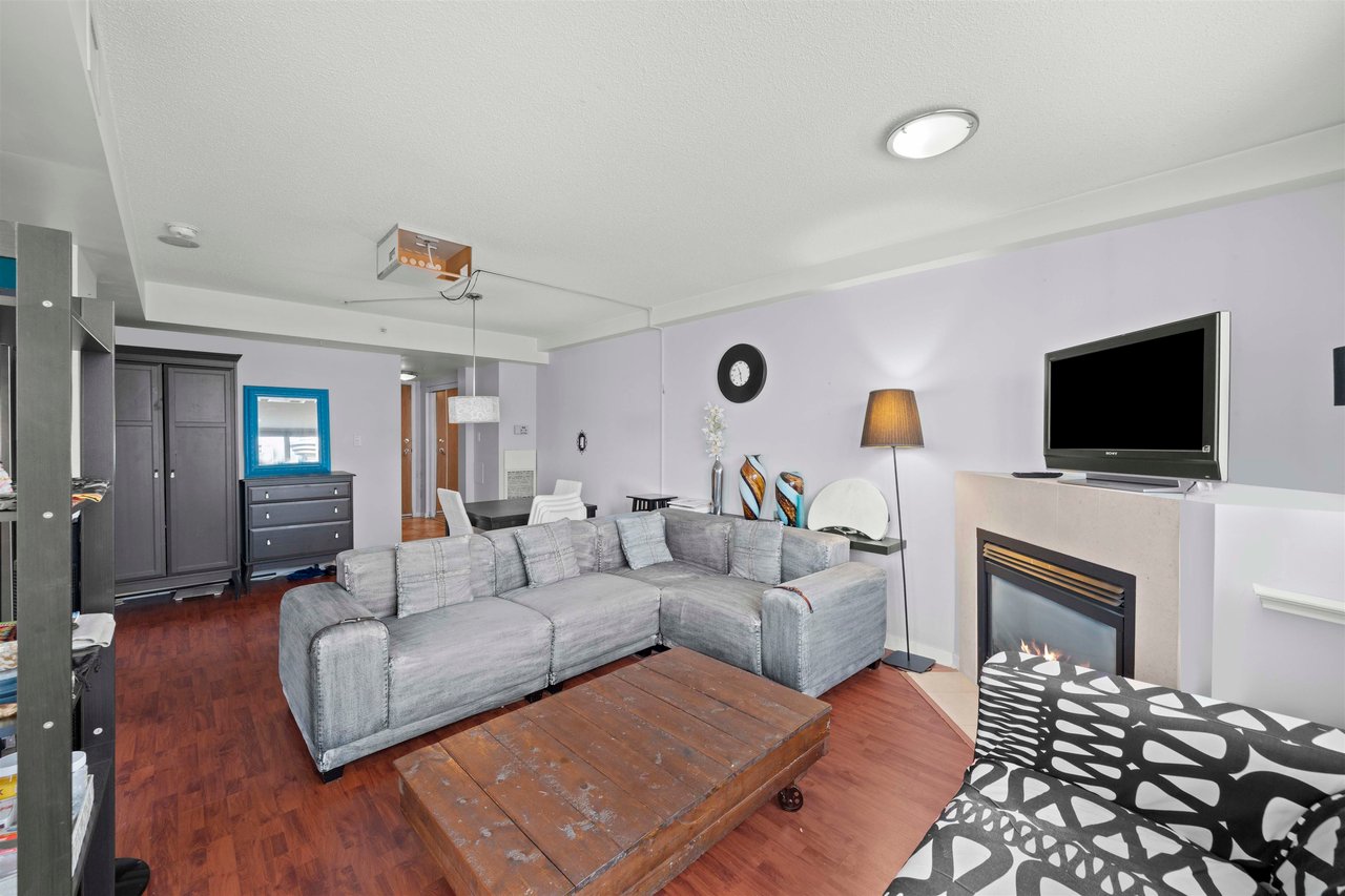 1905-63 Keefer Pl