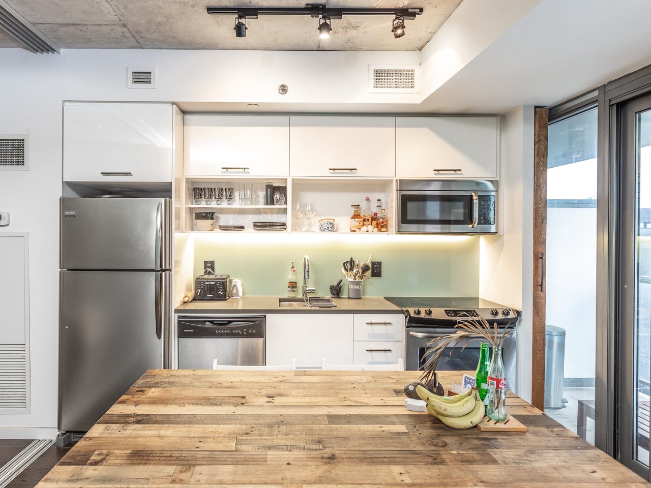 RIVER CITY II OVERSIZED SUITE