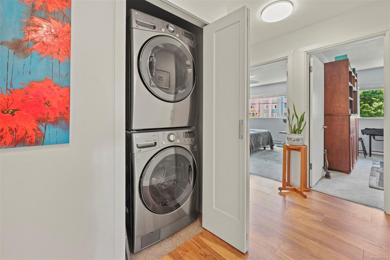 205-545 Rithet St