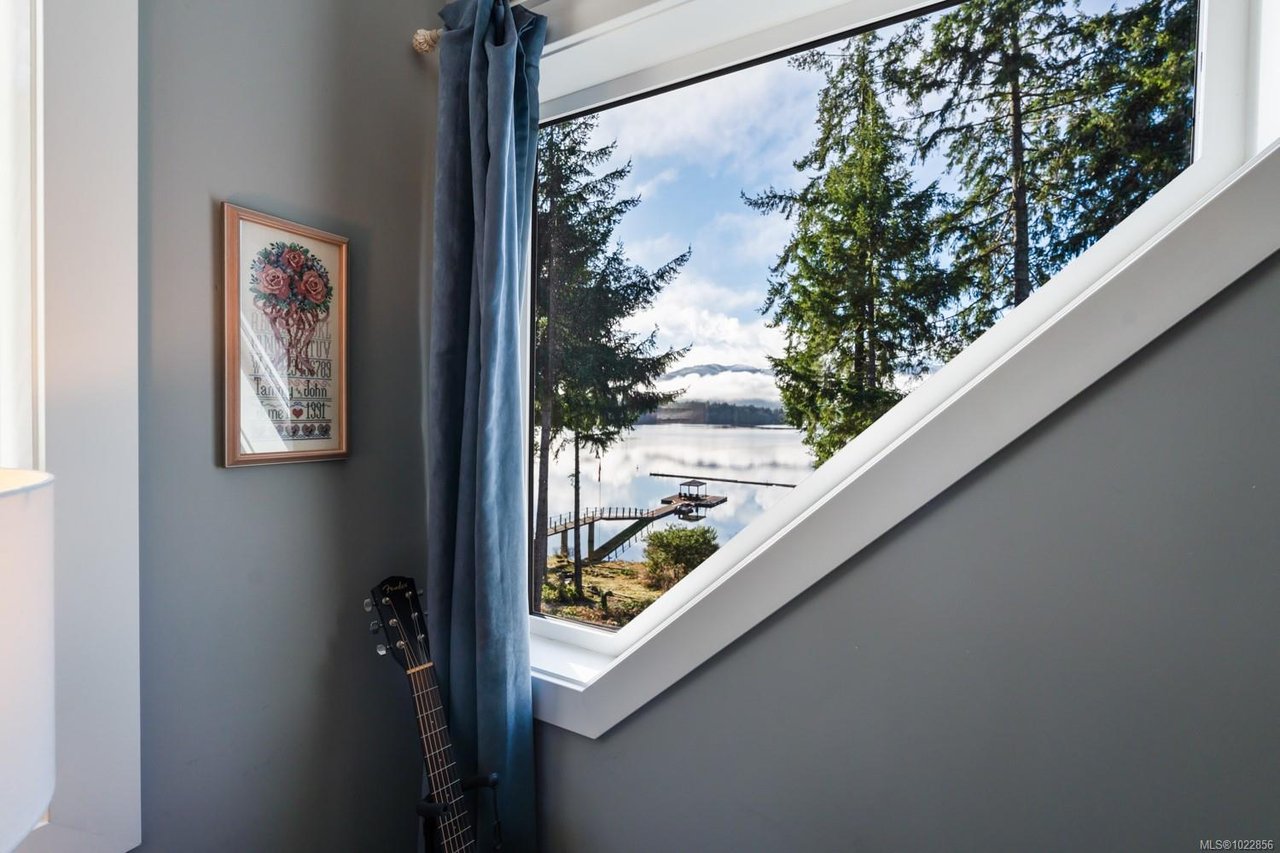 7364 Lakefront Dr, Lake Cowichan