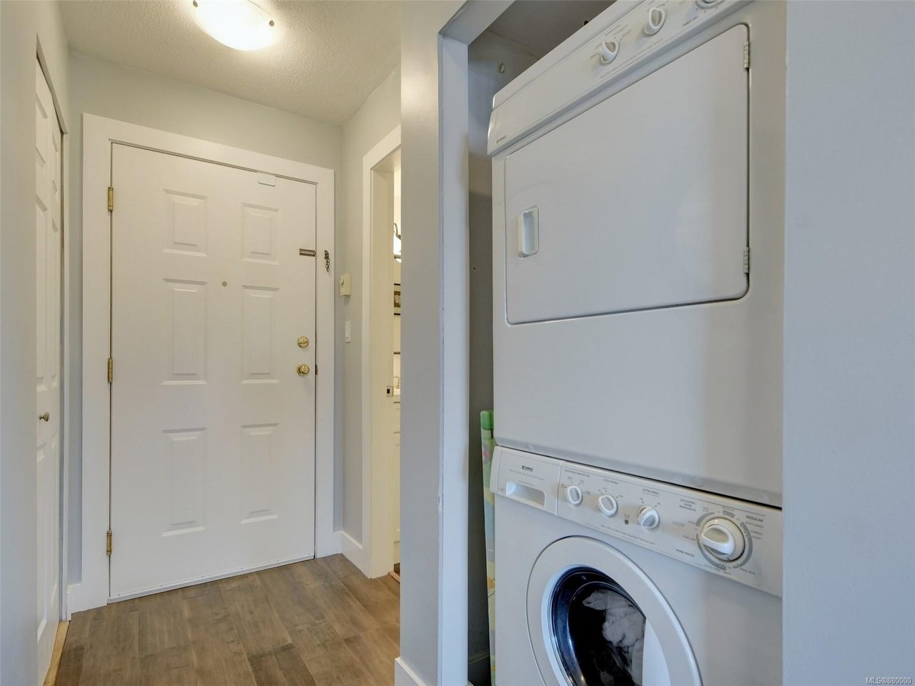 207-873 Esquimalt Rd