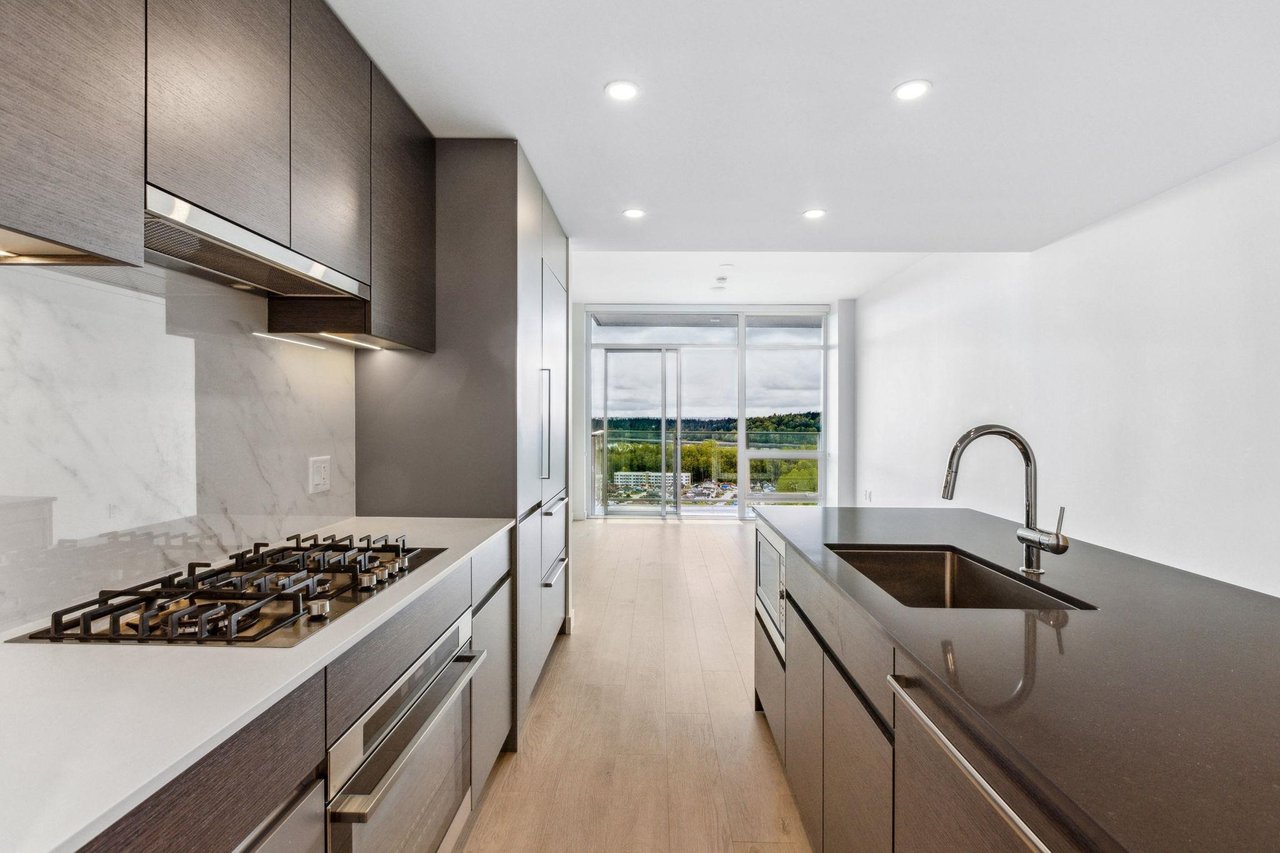 2105-200 Klahanie Ct