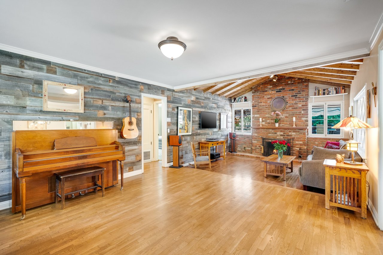 A Lil Bit O' Country in Shadow Hills * SOLD at full price