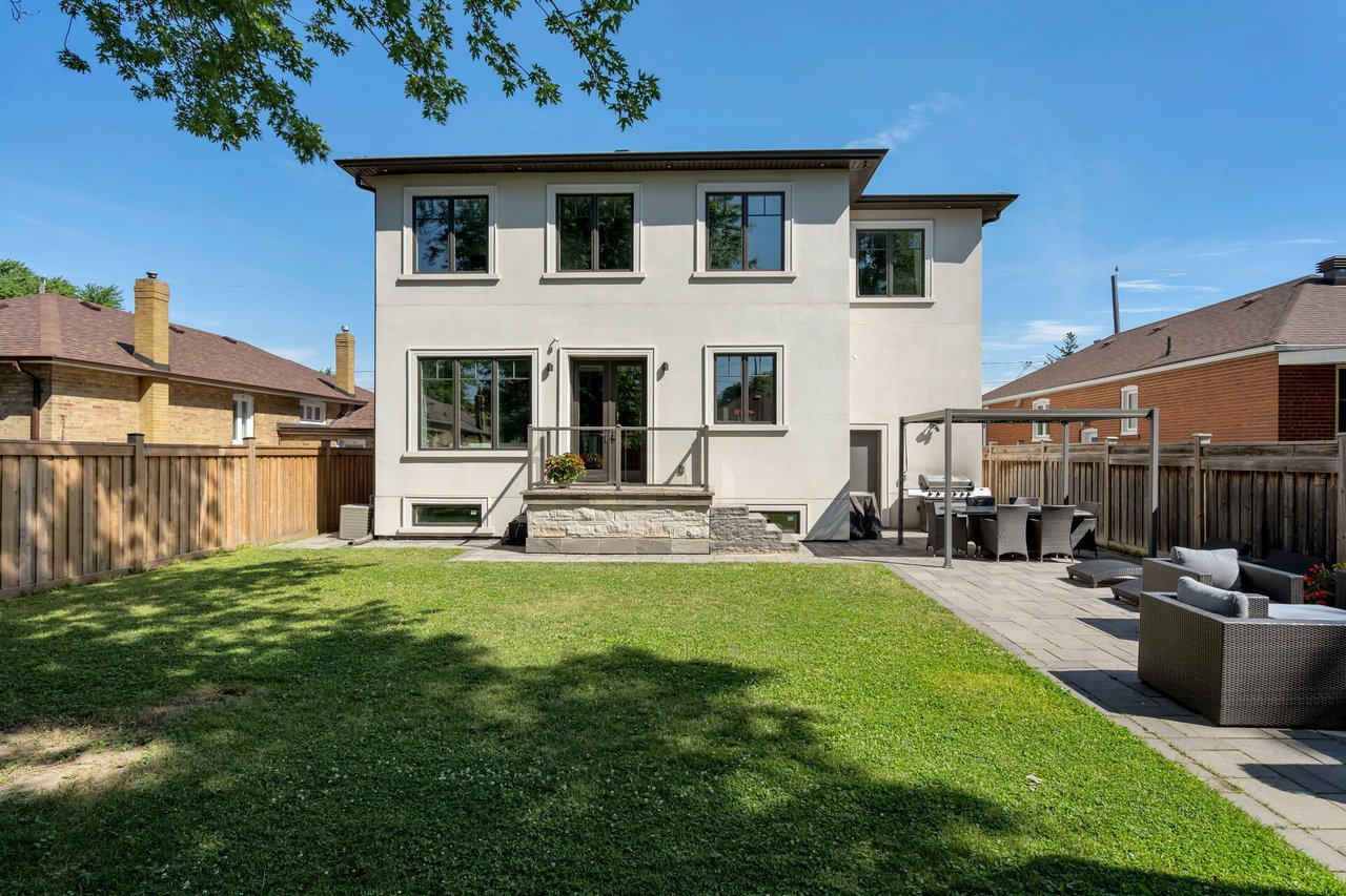 Elegant Relaxed Five Bedroom Home