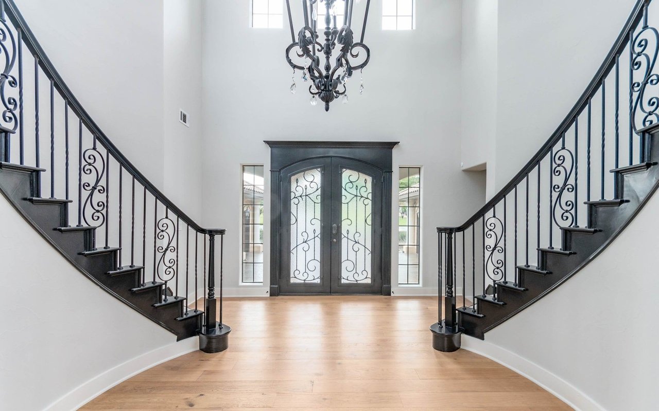 Listing Roundup: Inviting Entryways