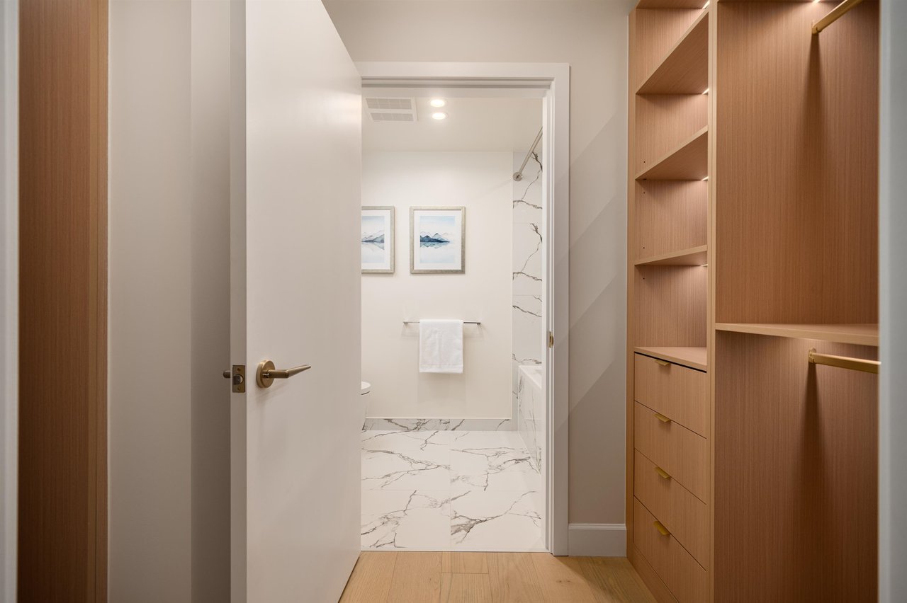 204-3668 W 10th Ave
