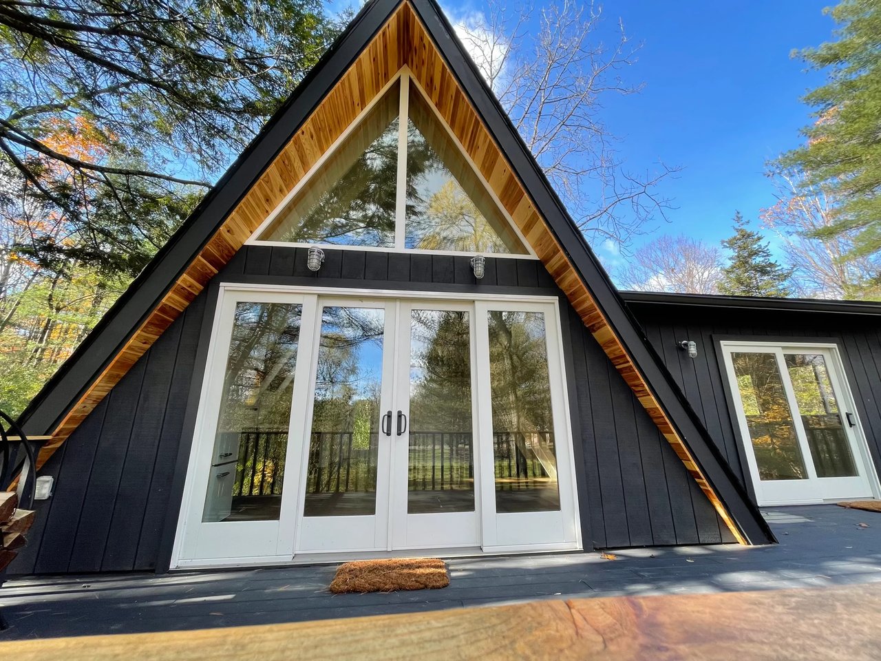 35 Lakeside Dr