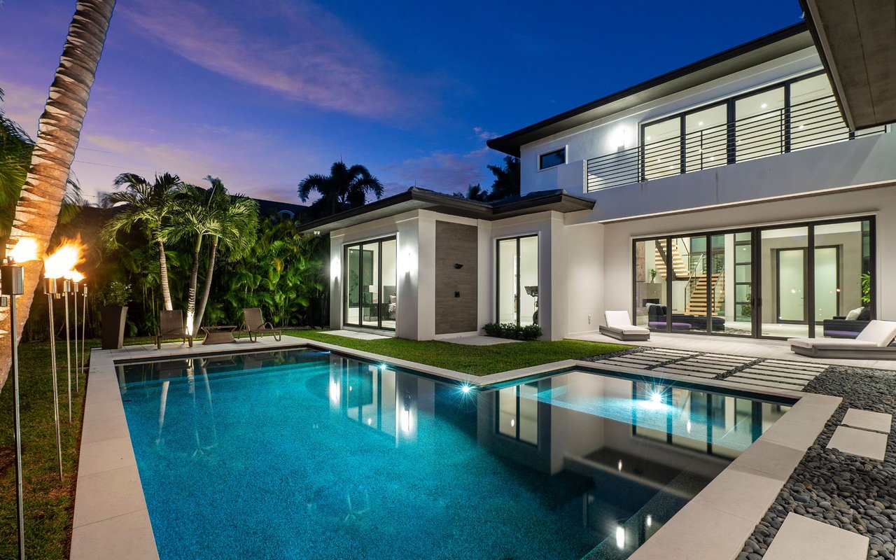 800 Seagate Dr