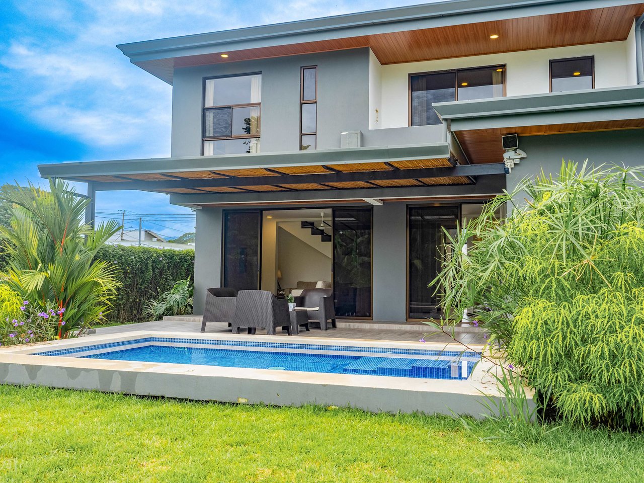 A 3-bedroom home – literally bordering Marino Ballena National Park – but mere steps away from cafes, restaurants, and amenities of the tourist mecca Uvita!