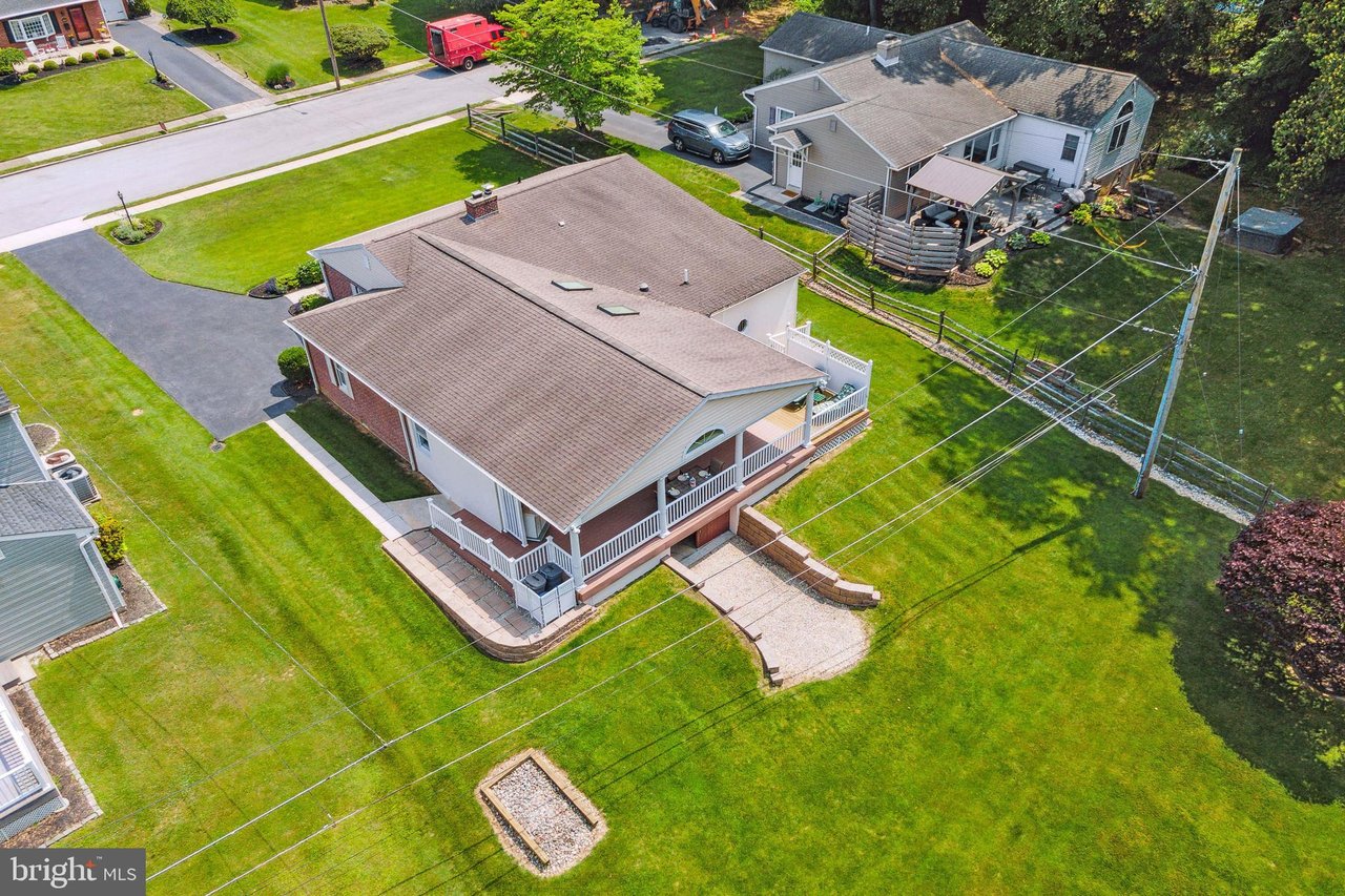 320 Rose Ln
