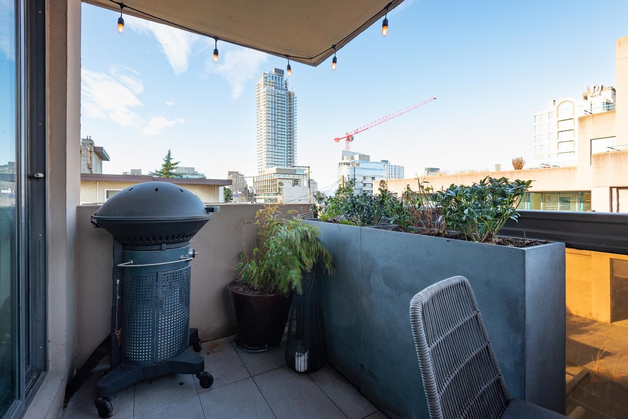 301-1337 W 10th Ave