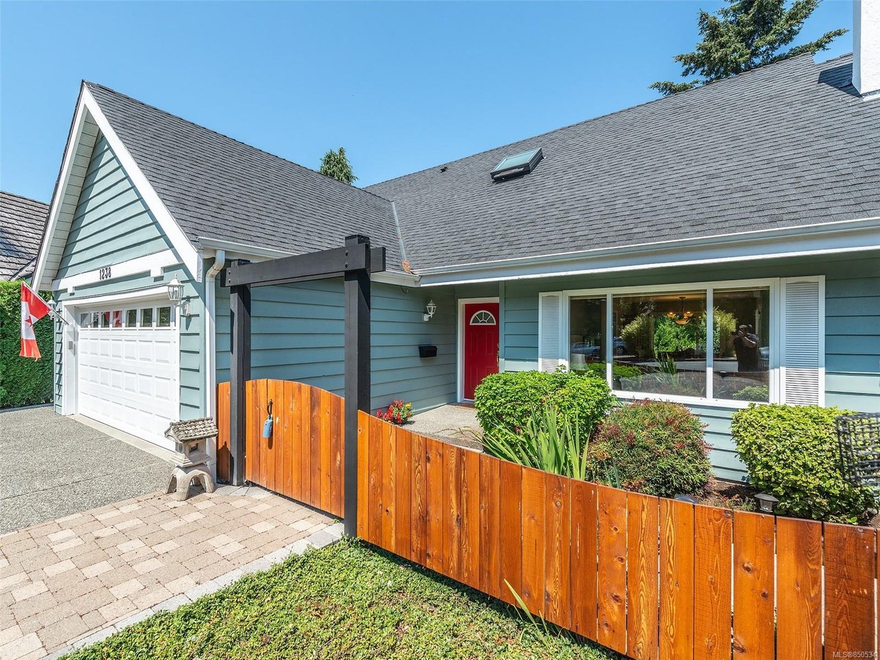 1238 Garry Oak Pl