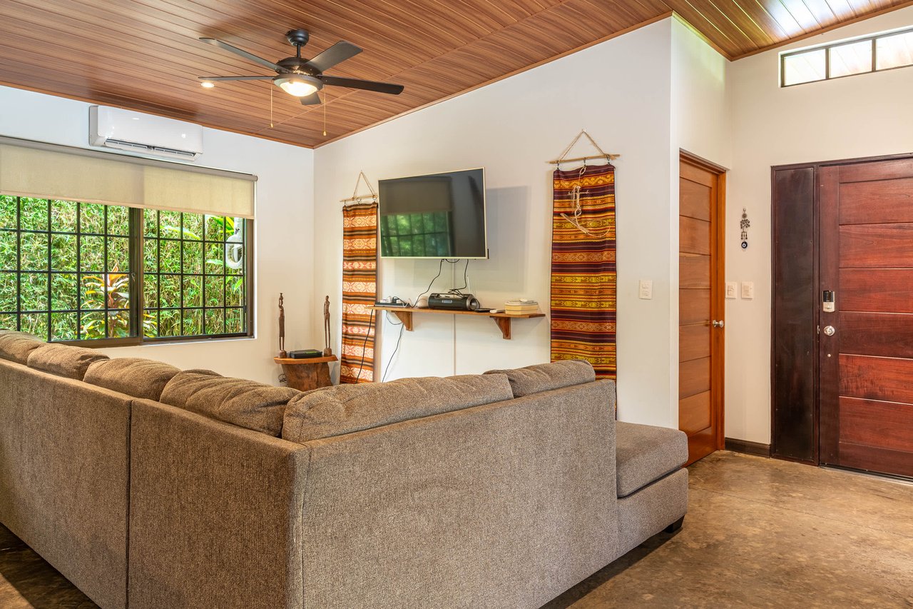 Uvita Garden Villa and Casita, 4 Bedrooms Total, Walking Distance To All