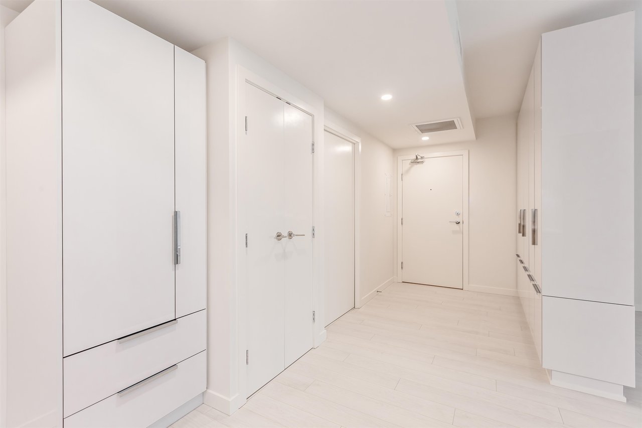308-285 E 10th Ave