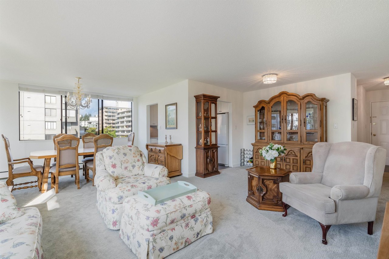 302-555 13th Street, West Vancouver