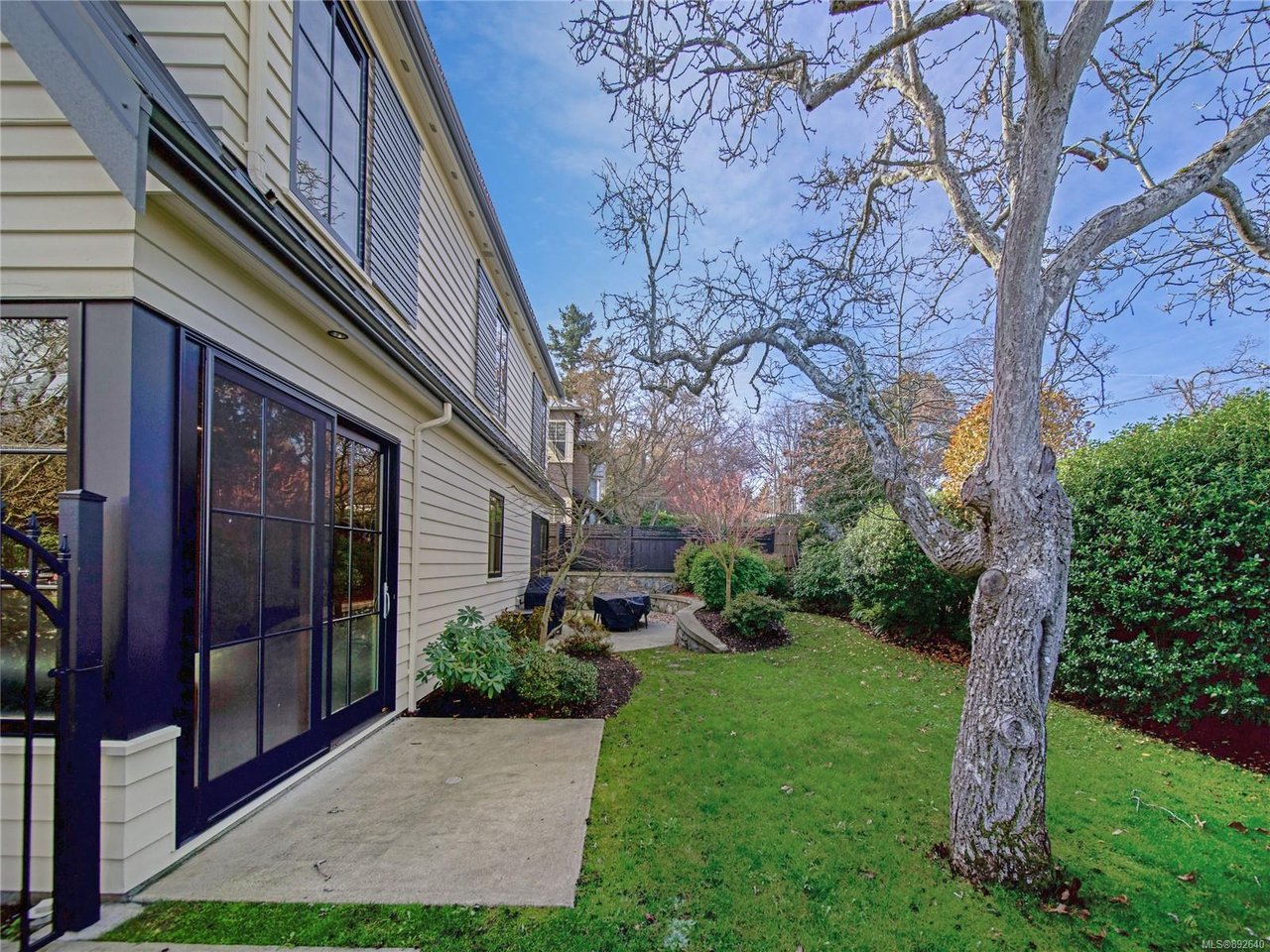 2001 Runnymede Ave
