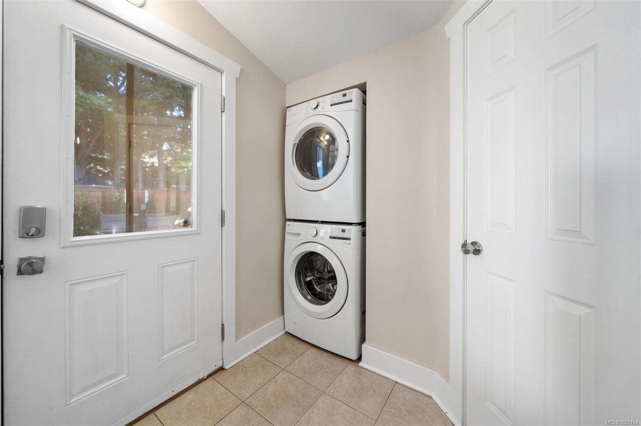 1123 Reynolds Rd, Saanich